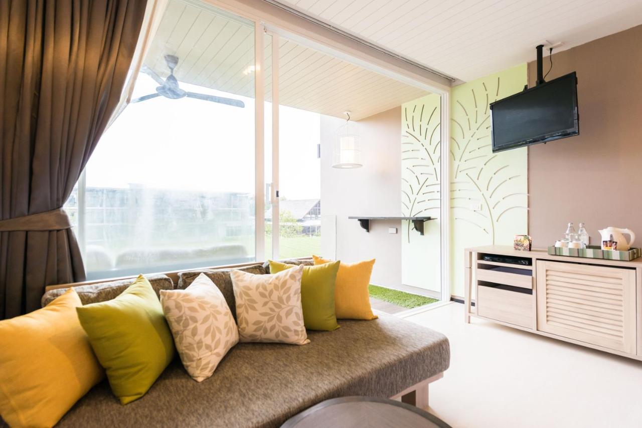 The Sands Khao Lak By Katathani - Sha Extra Plus Exterior foto A living room in a condominium