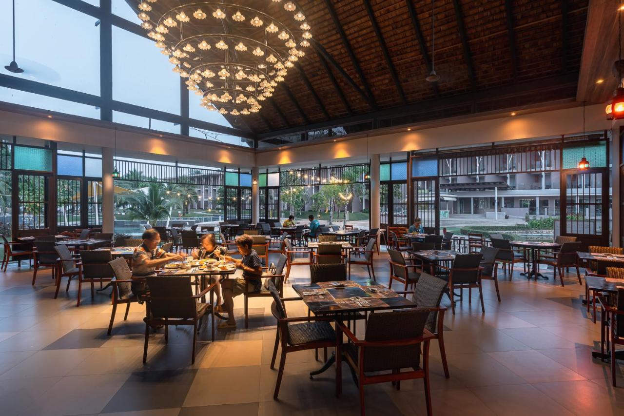 The Sands Khao Lak By Katathani - Sha Extra Plus Exterior foto The interior of the restaurant