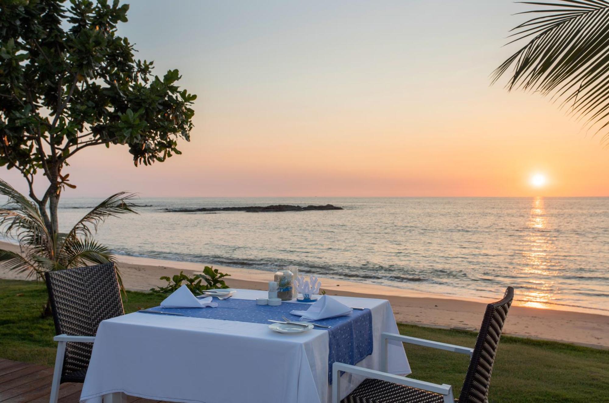The Sands Khao Lak By Katathani - Sha Extra Plus Exterior foto Sunset at the beach